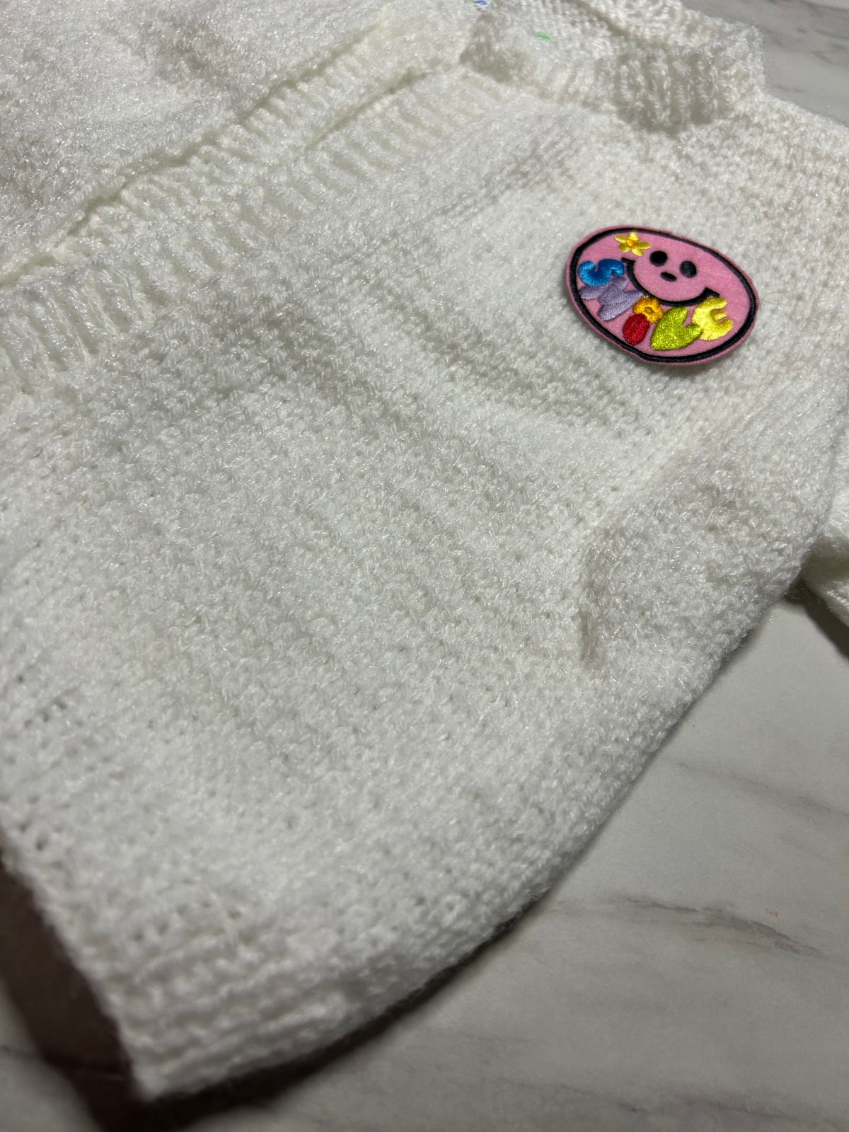 Gilet bébé écru avec écusson sourire – 18 mois