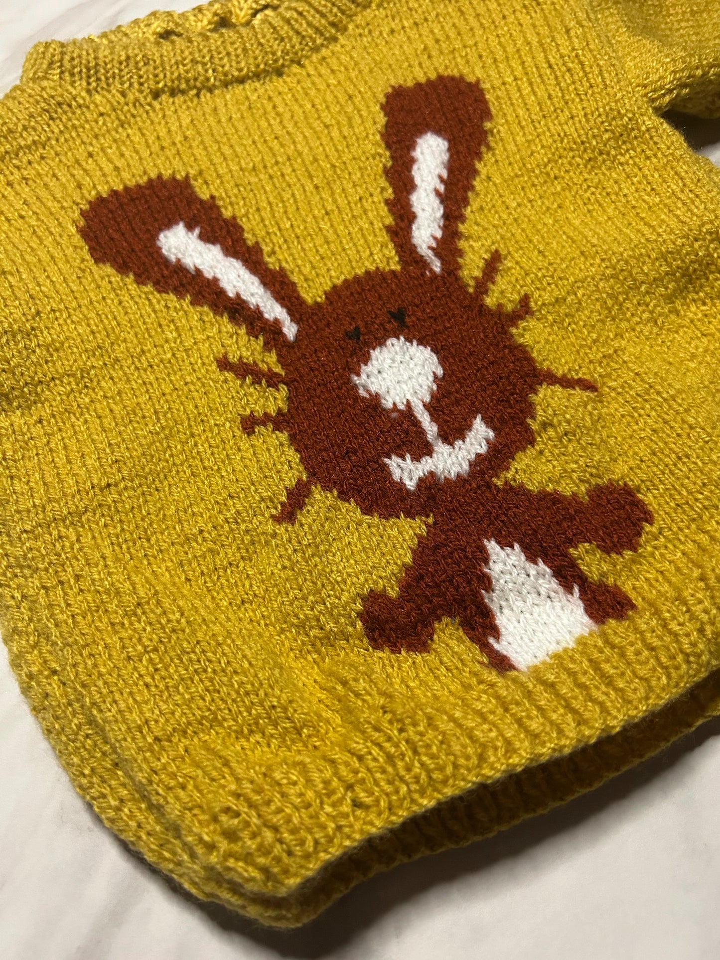 Pull jaune moutarde motif lapin - 2 ans
