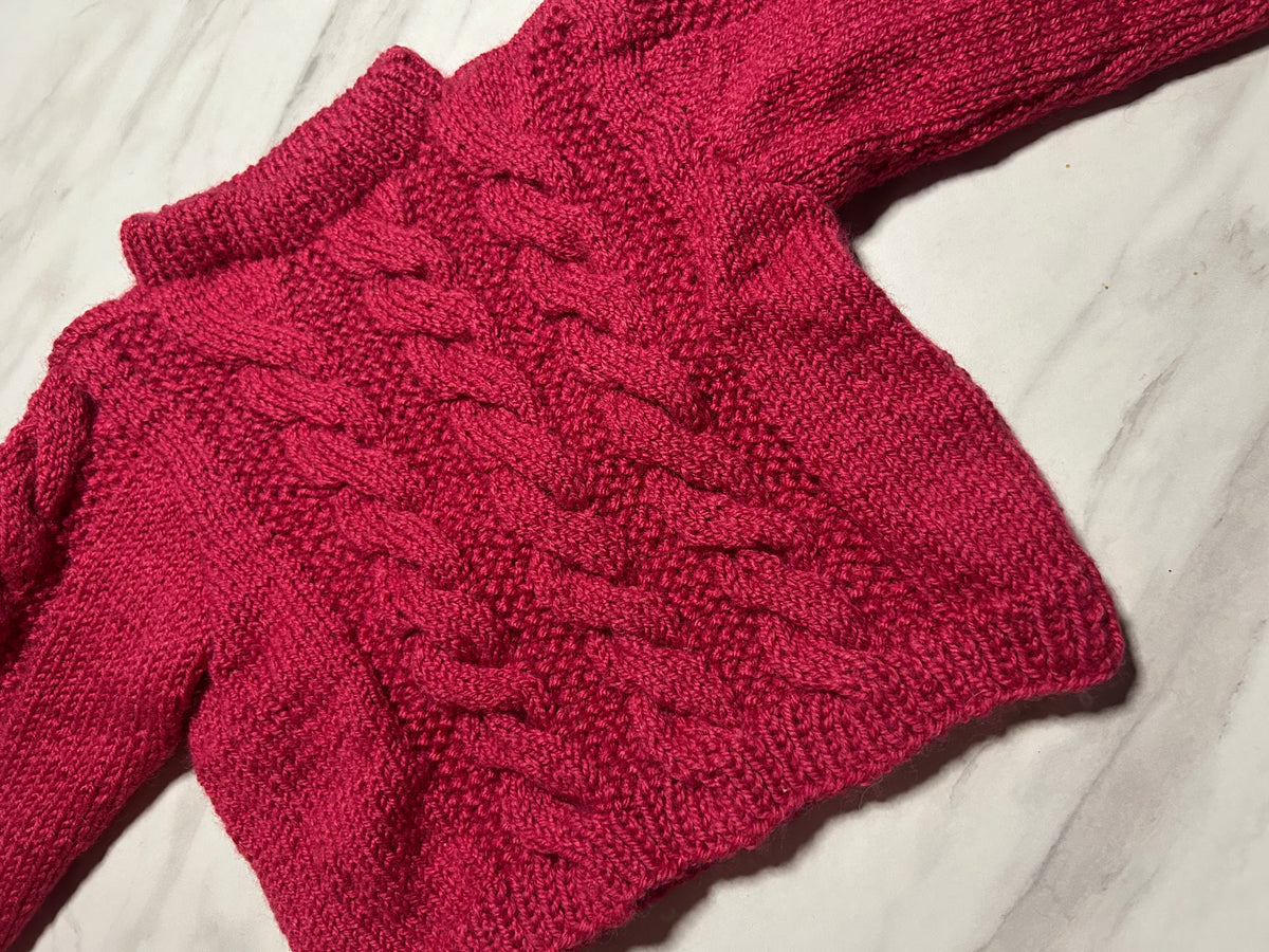 Pull bébé à torsades rouge framboise – 18 mois