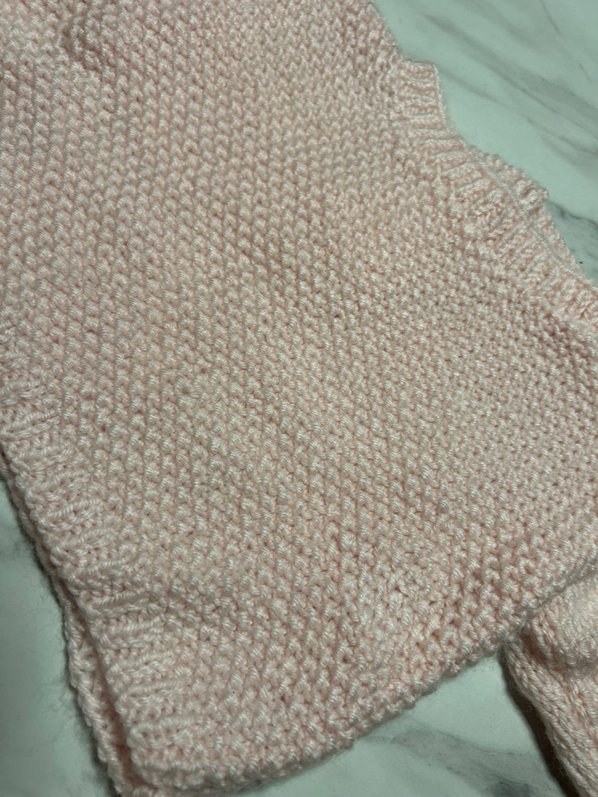 Pull bébé rose pâle à deux types de mailles – 1 an