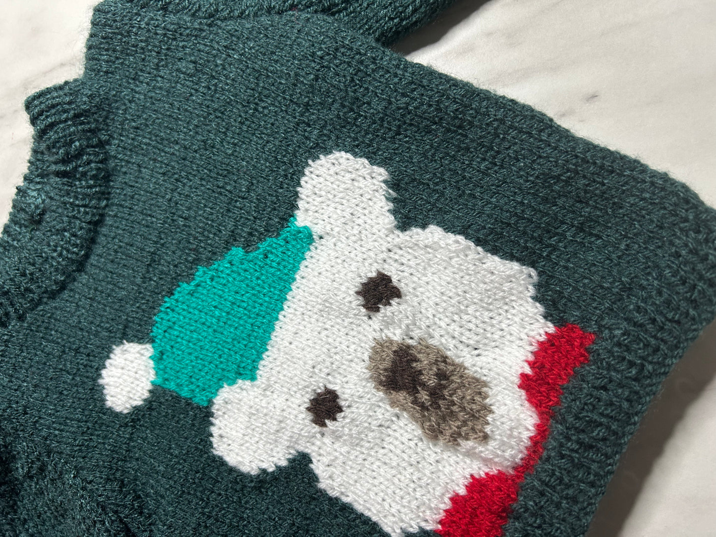 détail pull bébé ours tricot fait main