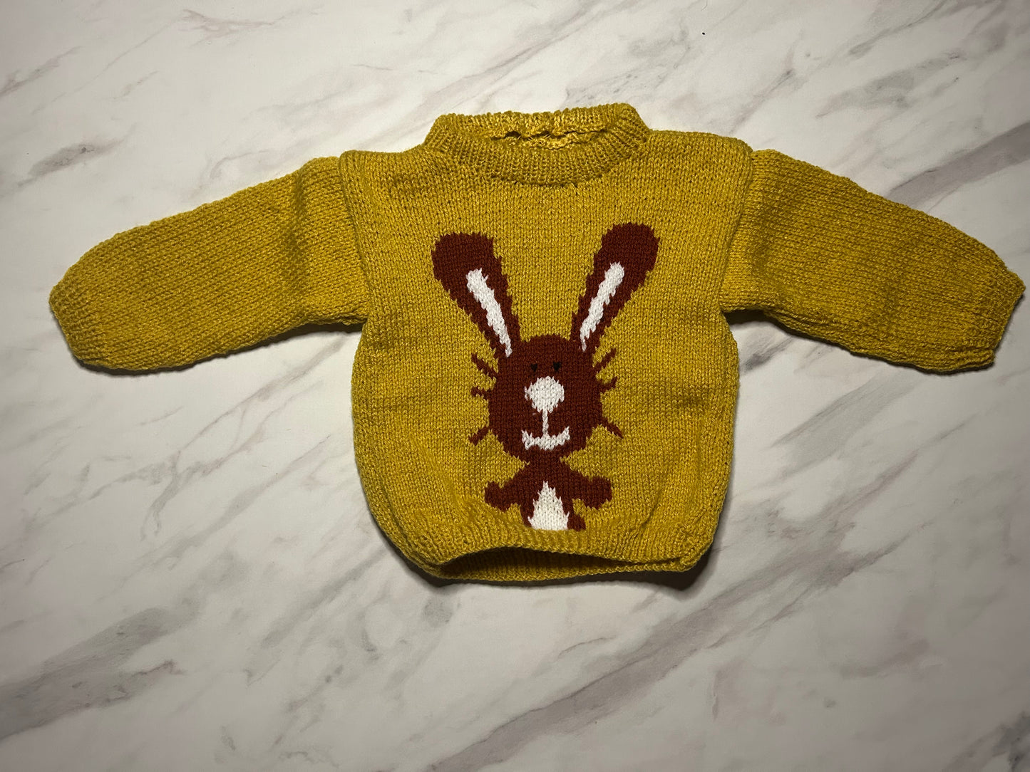 Pull jaune moutarde motif lapin - 2 ans