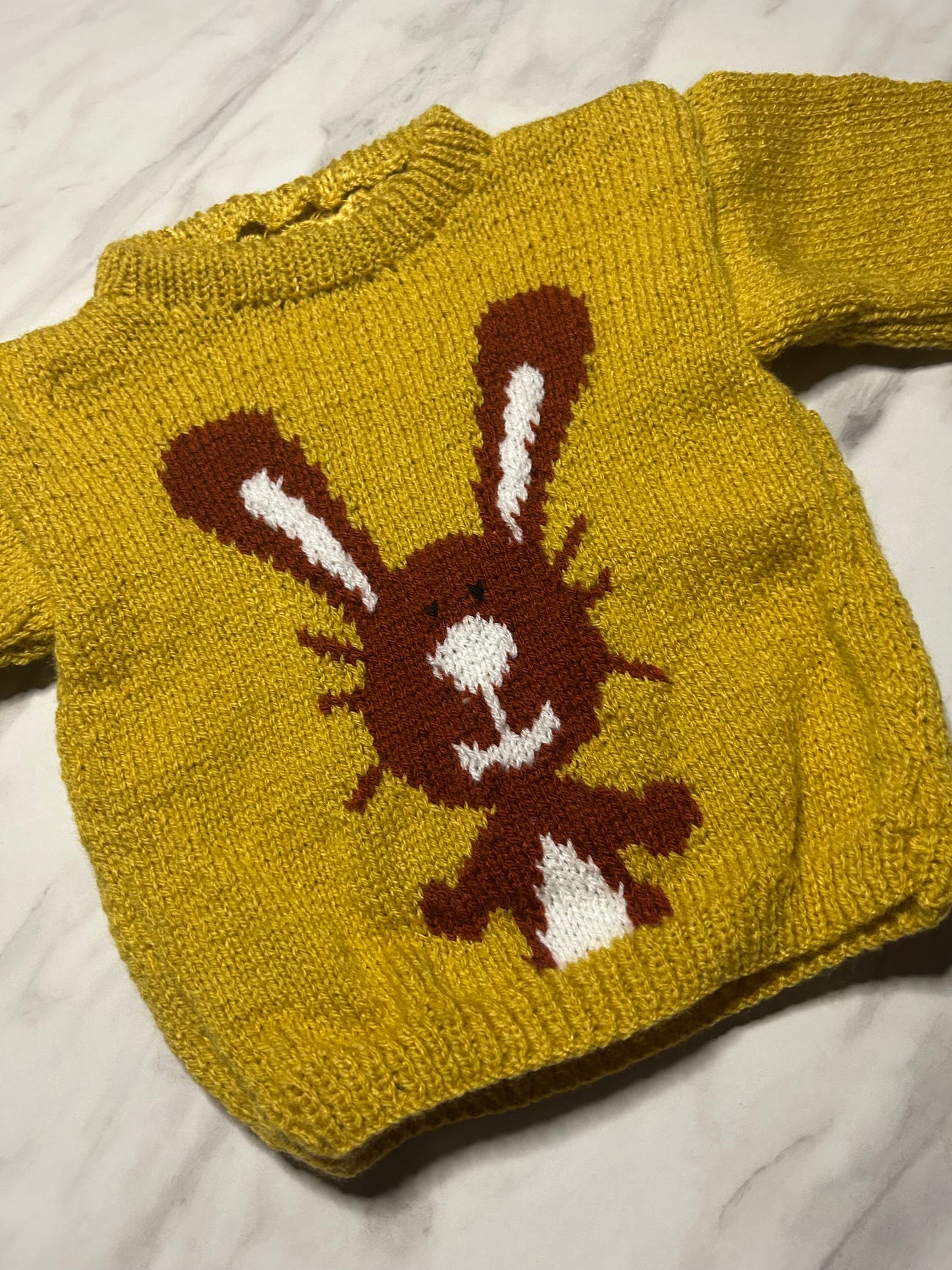 Pull jaune moutarde motif lapin - 2 ans